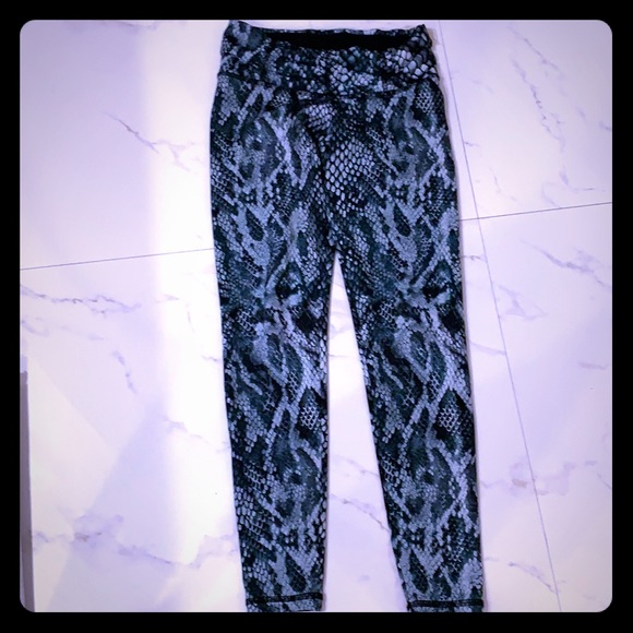 Strut This Python 🐍 leggings - Picture 1 of 2